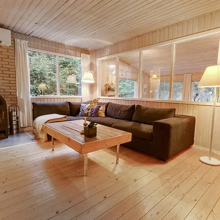 Three-bedroom Holiday In * Hals