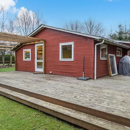 Three-bedroom Holiday In * Hals