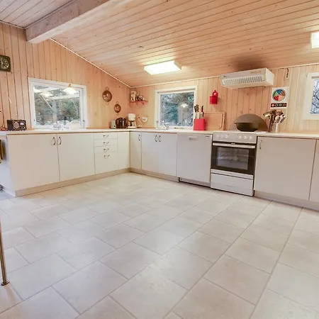 Three-bedroom Holiday In * Hals