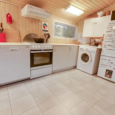 Three-bedroom Holiday In * Hals